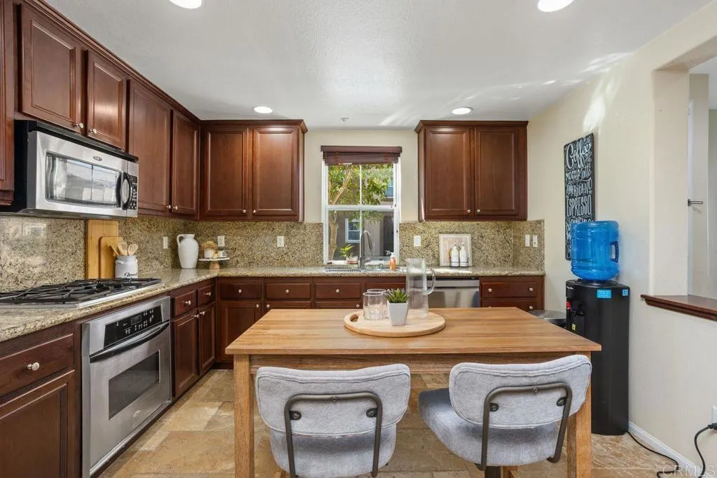 https://cdn.realtyfeed.com/cdn/127/306429617/71aaa49ff27e0472fa81a5546ff6590c.webp