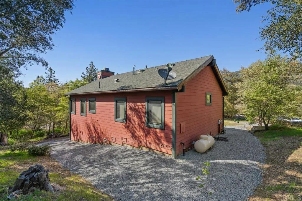 https://cdn.realtyfeed.com/cdn/127/306429740/cf96ff8608a88e2b6499dfe46ab981ea.webp