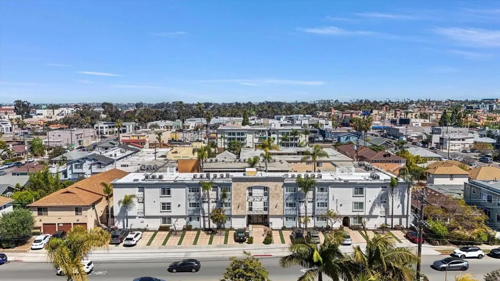 https://cdn.realtyfeed.com/cdn/127/306429885/f63e3a04771038a313adb1d46eeb8e3d.webp