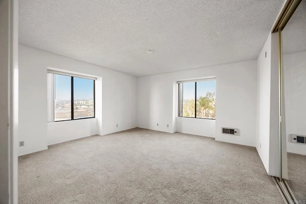 https://cdn.realtyfeed.com/cdn/127/306429886/bafa1b1cc1c423aa9b7561677e0de494.webp