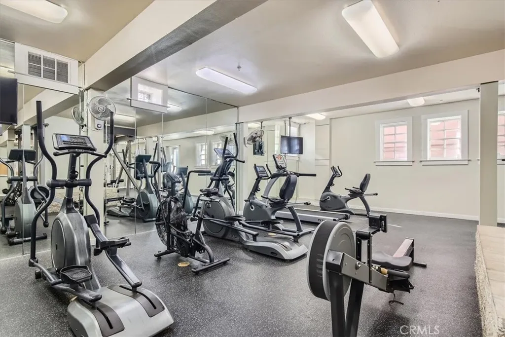 https://cdn.realtyfeed.com/cdn/127/306429986/c0c464905a6998bf744b0befbf8d04d6.webp