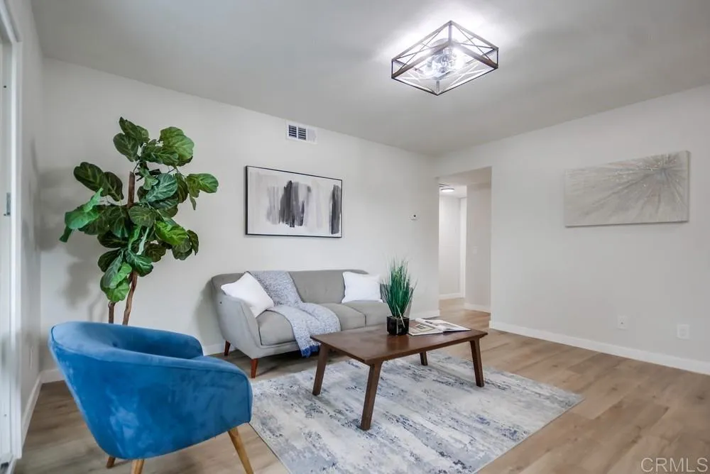 https://cdn.realtyfeed.com/cdn/127/306430005/6fbbebe5a55e1a3f1e4a6a8c2efbf503.webp