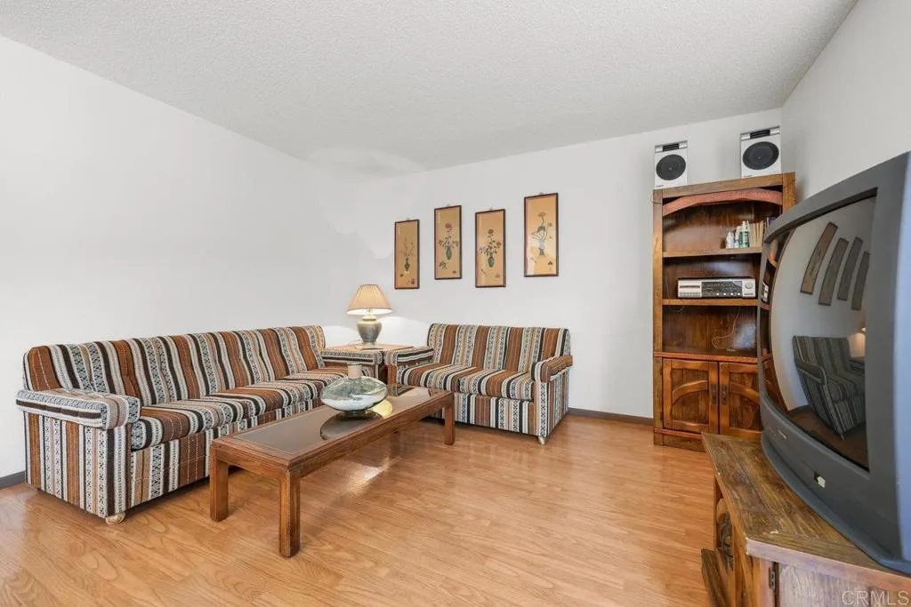 https://cdn.realtyfeed.com/cdn/127/306430379/5fde00be725778f3b26102f0294903c8.webp