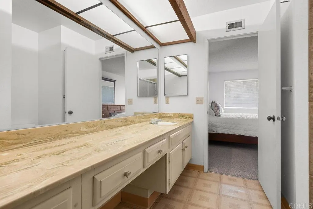 https://cdn.realtyfeed.com/cdn/127/306430379/7e8c4c48536edd516338f4c60c997f4a.webp