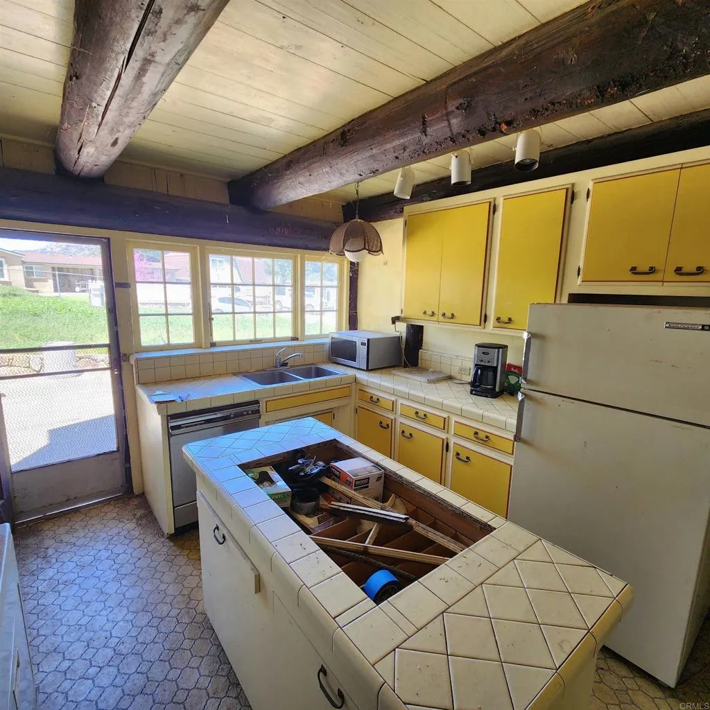 https://cdn.realtyfeed.com/cdn/127/306430496/a40cd6d2ea7c0df3ba6c7e9924dd92df.webp