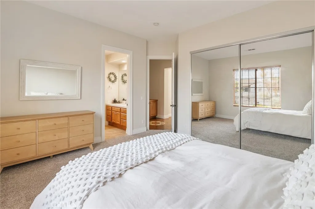 https://cdn.realtyfeed.com/cdn/127/306430820/80ffd6b948a1b4278c83c950f38dcbf2.webp