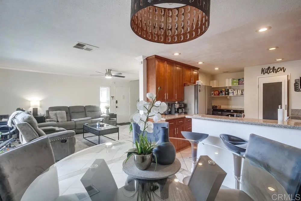 https://cdn.realtyfeed.com/cdn/127/306430949/1fa1f830a29675b8721b485a1cc09654.webp
