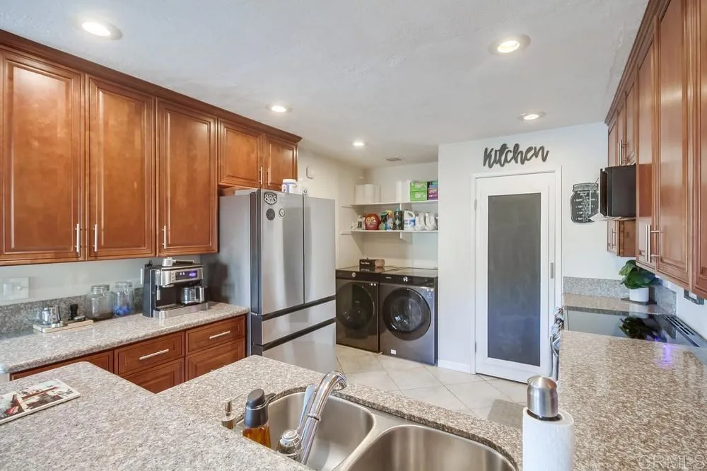https://cdn.realtyfeed.com/cdn/127/306430949/73930fa10fe4dc091a9575d0463a0e3c.webp