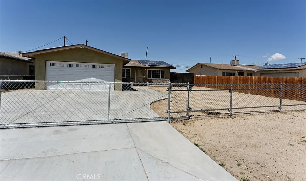 35724 Frontier Avenue, Yermo, Ca 92398 - Photo 2 of 25, Yermo, CA