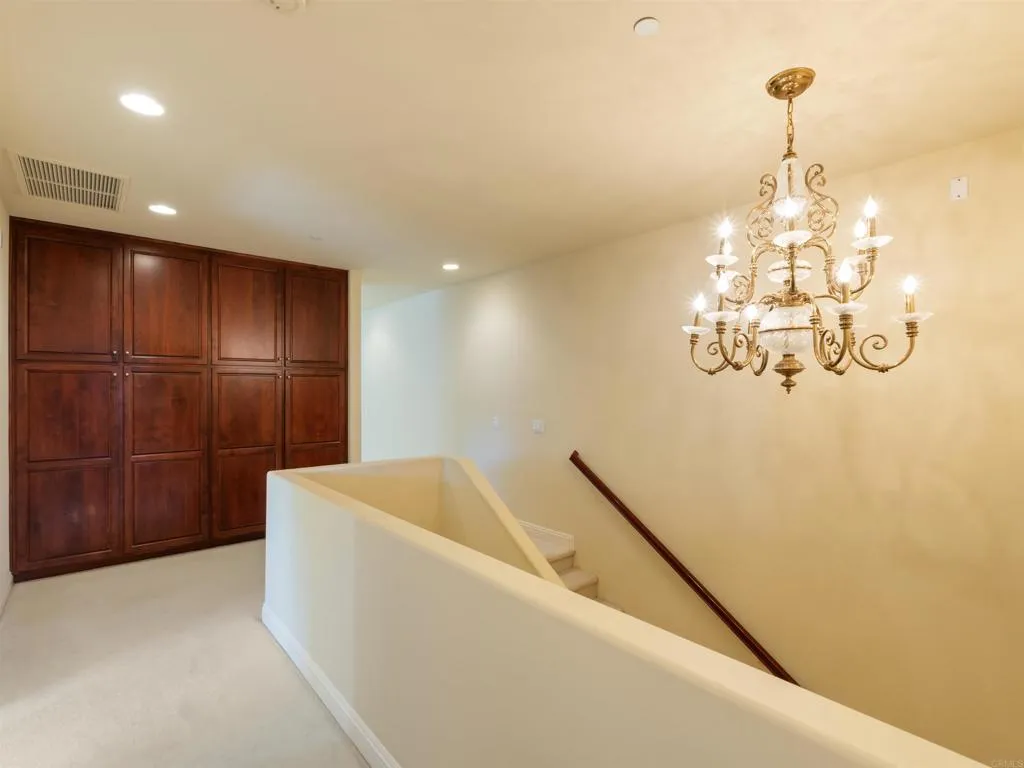 https://cdn.realtyfeed.com/cdn/127/306431337/4f2e51ab12cbbc27bf5b0ba844e282dd.webp
