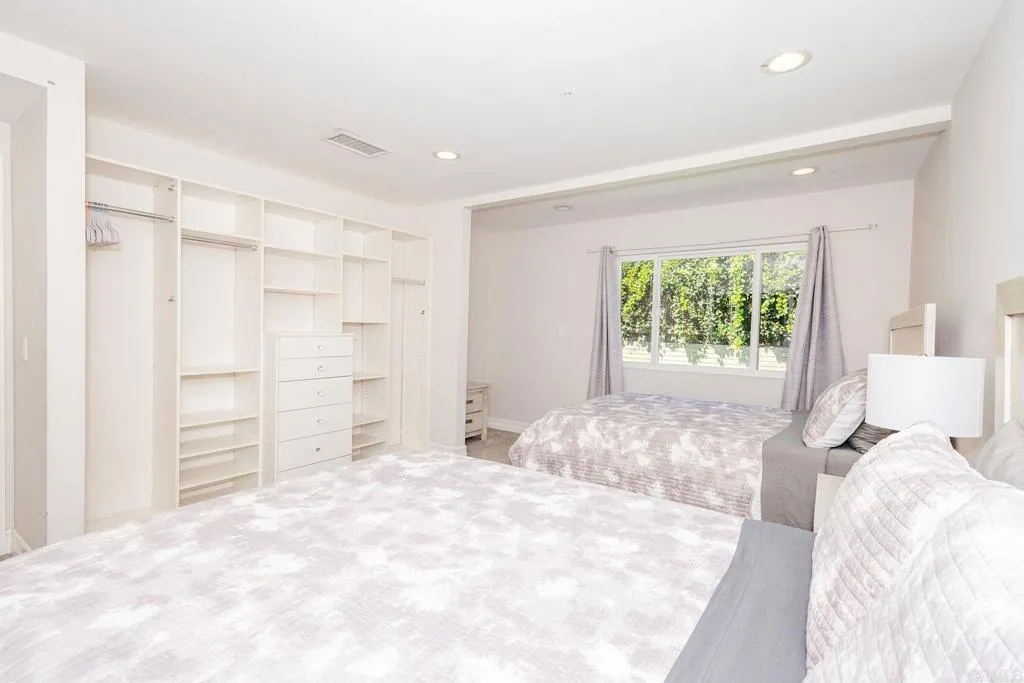 https://cdn.realtyfeed.com/cdn/127/306432189/b561b41a7cb24e19d1a8b2b4aa160d17.webp