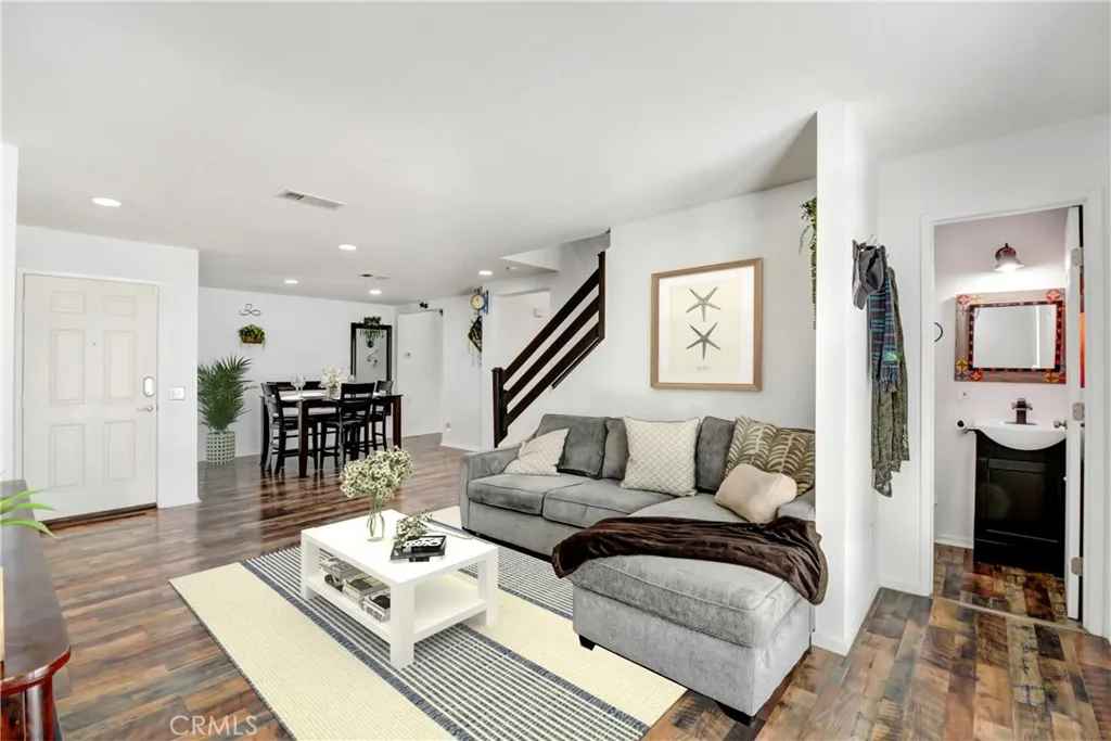 https://cdn.realtyfeed.com/cdn/127/306432392/2ca650531905439c170afe1fb0628884.webp