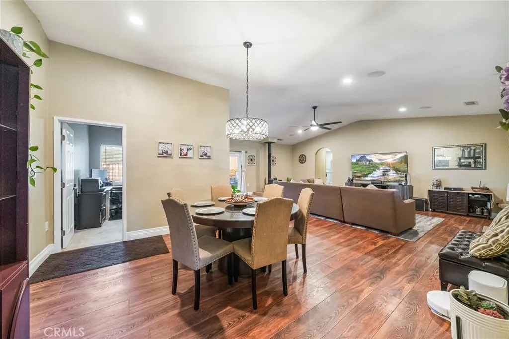 https://cdn.realtyfeed.com/cdn/127/306432557/6218849bc16813139f6539d39dcdcc47.webp