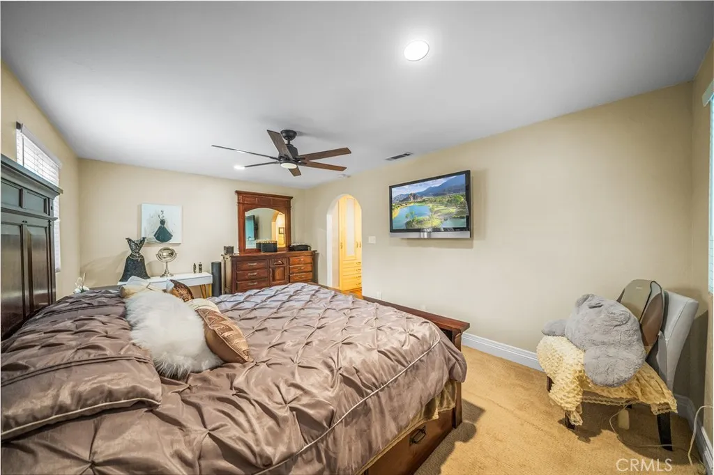 https://cdn.realtyfeed.com/cdn/127/306432557/b937e7bc93365c114f4df3c7000580b8.webp