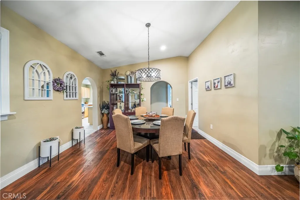 https://cdn.realtyfeed.com/cdn/127/306432557/bc93be66b9577bbec49700372dccb970.webp