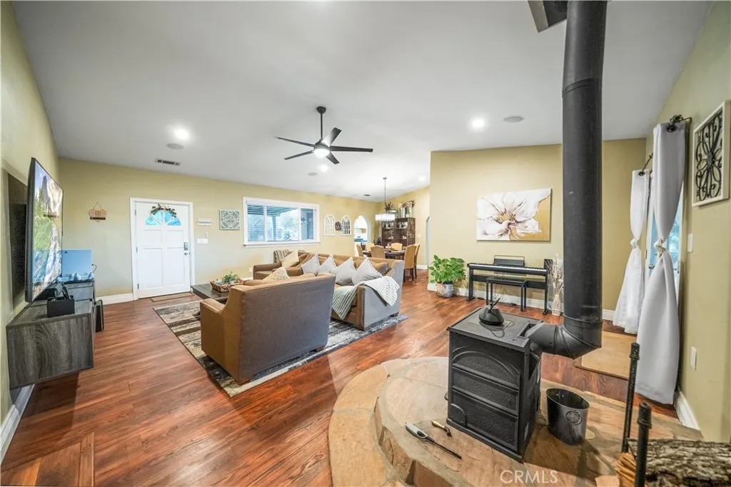https://cdn.realtyfeed.com/cdn/127/306432557/fb16cd362810a8527f5c94a163a0a239.webp