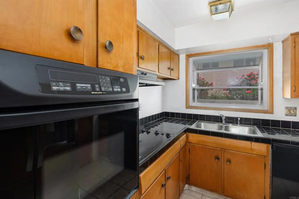 https://cdn.realtyfeed.com/cdn/127/306433026/549c8db9f3bbea0bb3bcffe104c0f2a8.webp