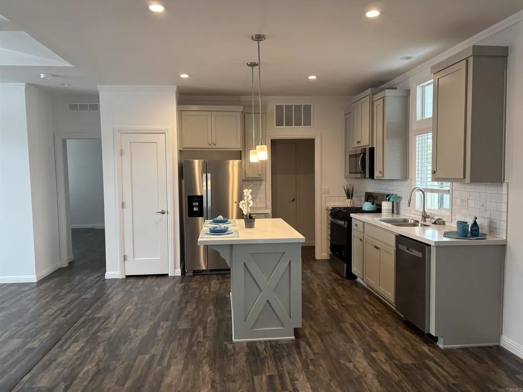 https://cdn.realtyfeed.com/cdn/127/306433278/749e22e42ef09f1998ed66bc8a2f784d.webp