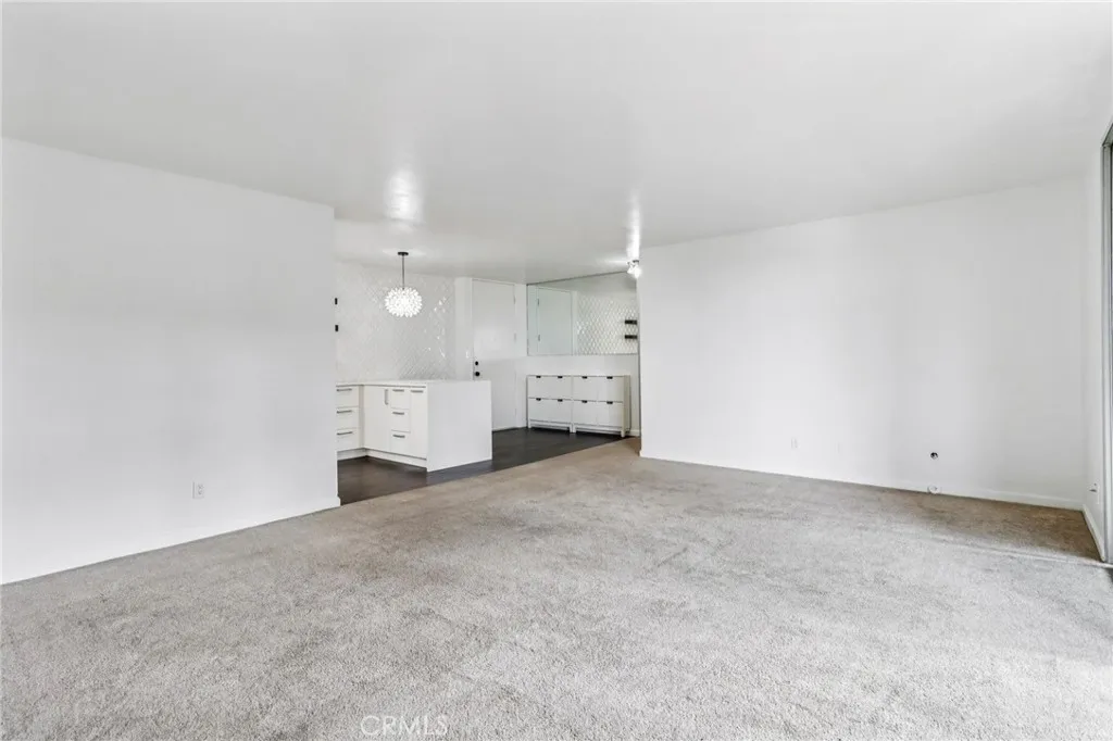 https://cdn.realtyfeed.com/cdn/127/306433286/5ad0076037cdce5277f453bab5c85023.webp