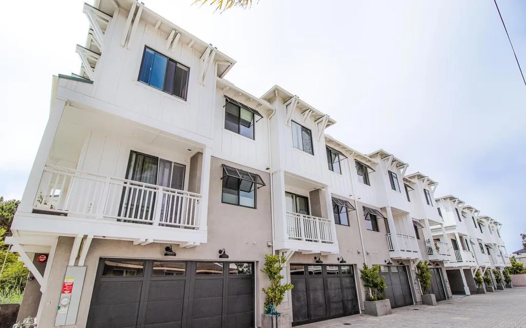 BUNGALOWS 8 Condos for Sale