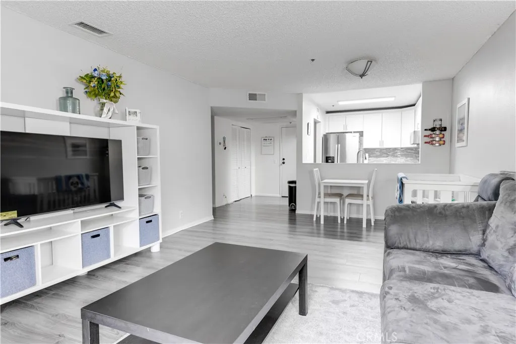 Photo #4: SW25101147 Listing 