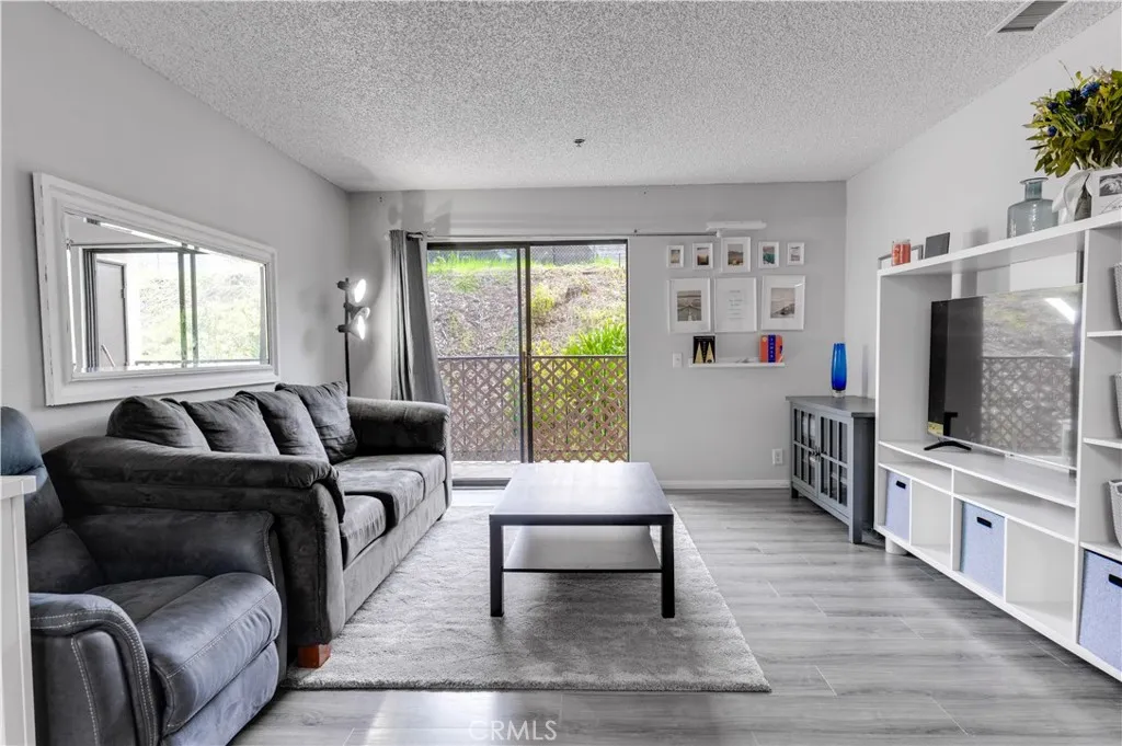 Photo #3: SW25101147 Listing 