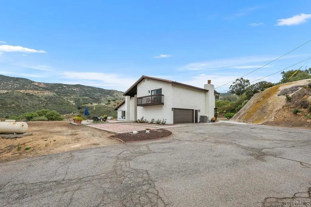 https://cdn.realtyfeed.com/cdn/127/306433642/338c7e7688a4b2fb339bde2b804f8d91.webp