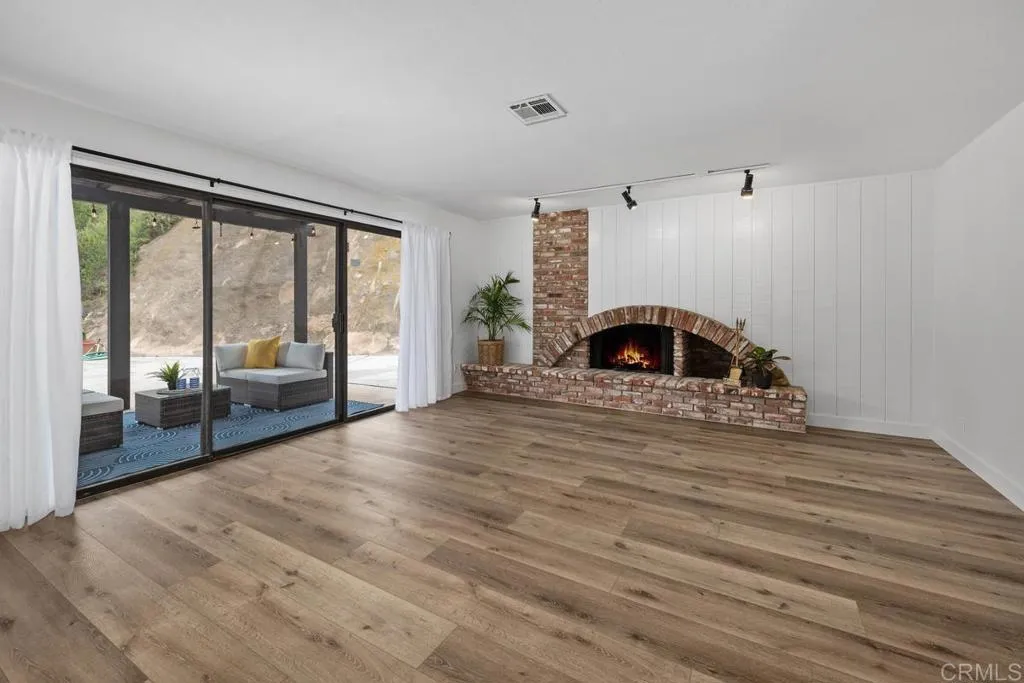 https://cdn.realtyfeed.com/cdn/127/306433642/db111d7ff52f83ce5ee41011583b7ad0.webp