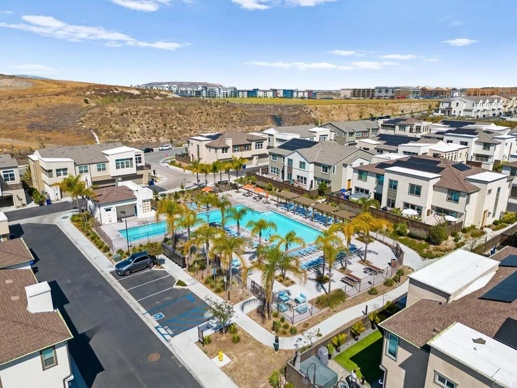 https://cdn.realtyfeed.com/cdn/127/306433739/0262837b4c2d61f71741687584199fb4.webp
