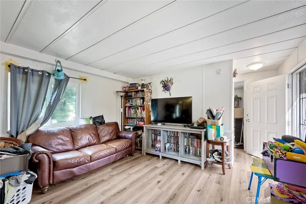 https://cdn.realtyfeed.com/cdn/127/306433802/725aa4e5cfb7815ad1e373bc661fcb5b.webp