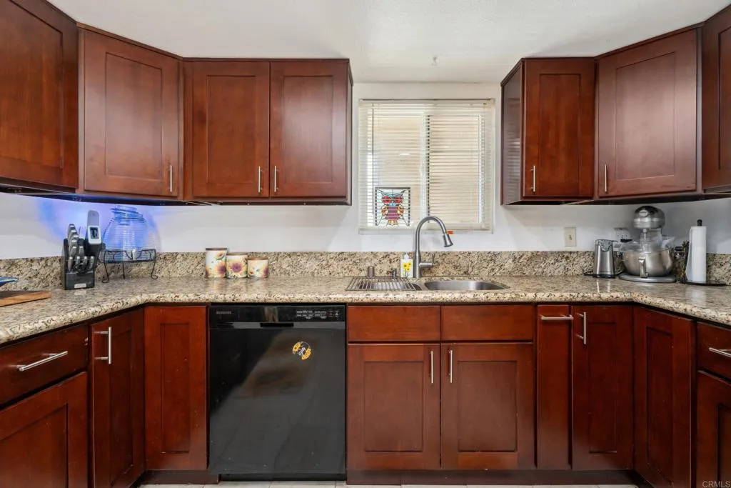 Photo #6: PTP2503300 Listing 