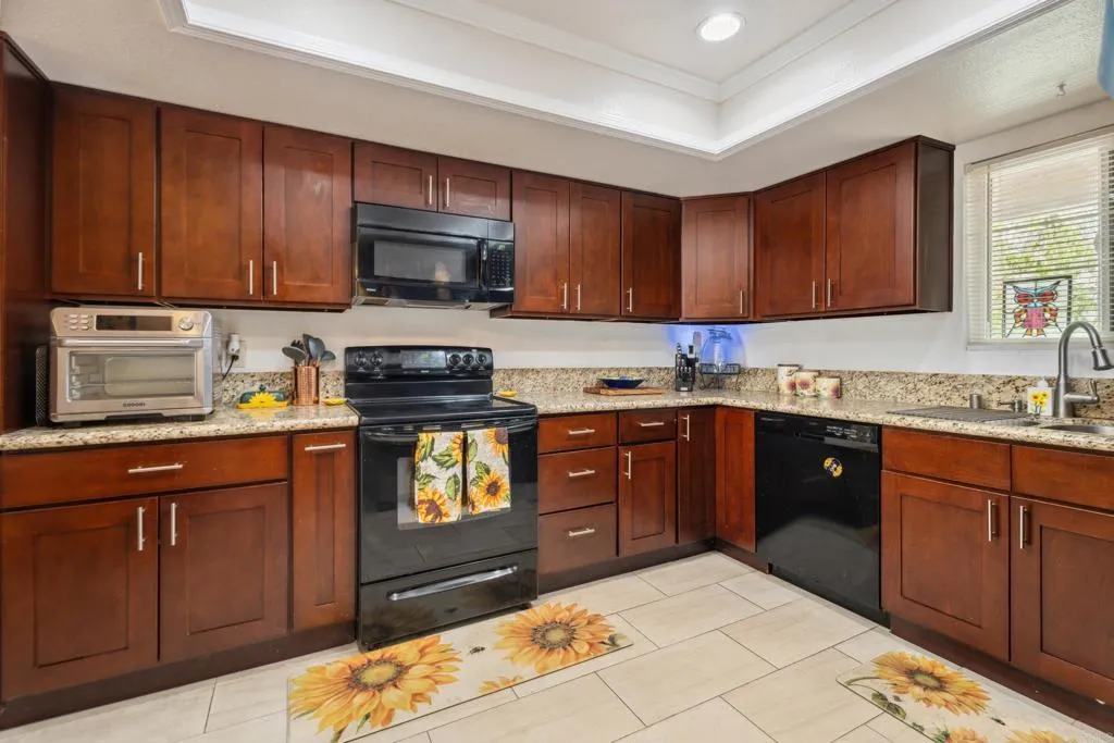 Photo #5: PTP2503300 Listing 