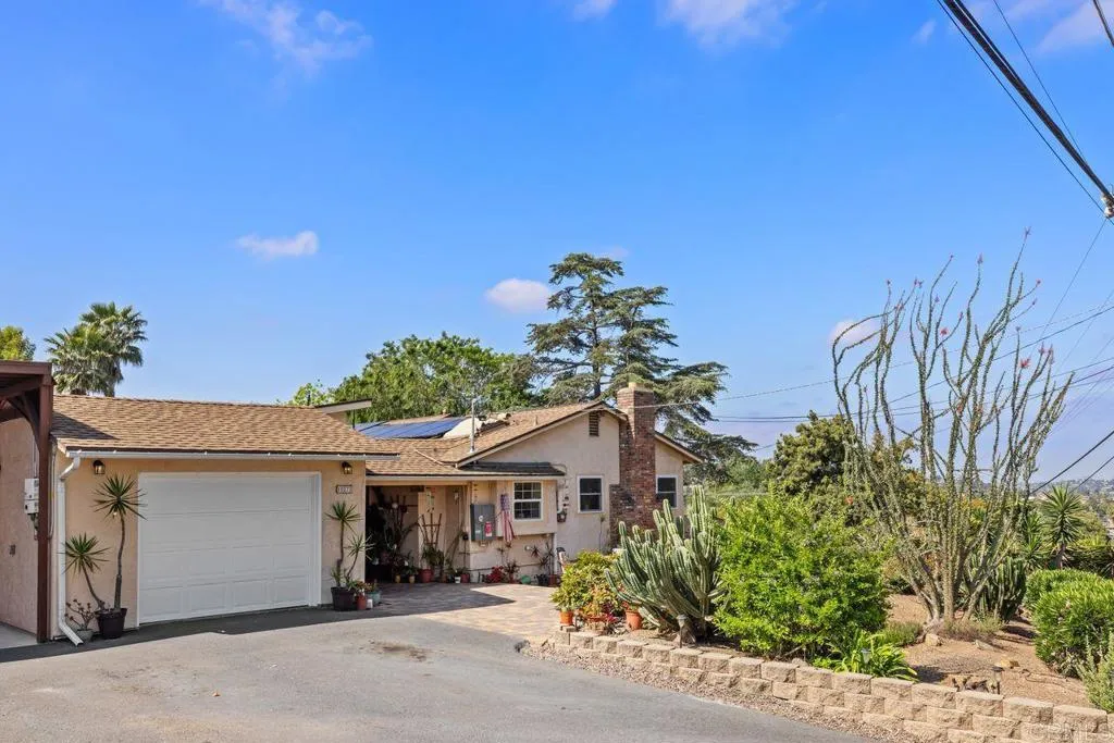 https://cdn.realtyfeed.com/cdn/127/306434640/35e9acea82ed4d7e0a66cbb05010feff.webp
