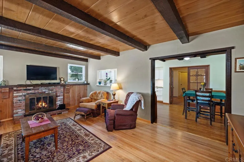 https://cdn.realtyfeed.com/cdn/127/306434640/603a5a18064c2f4aa1a22b7c55e393e2.webp
