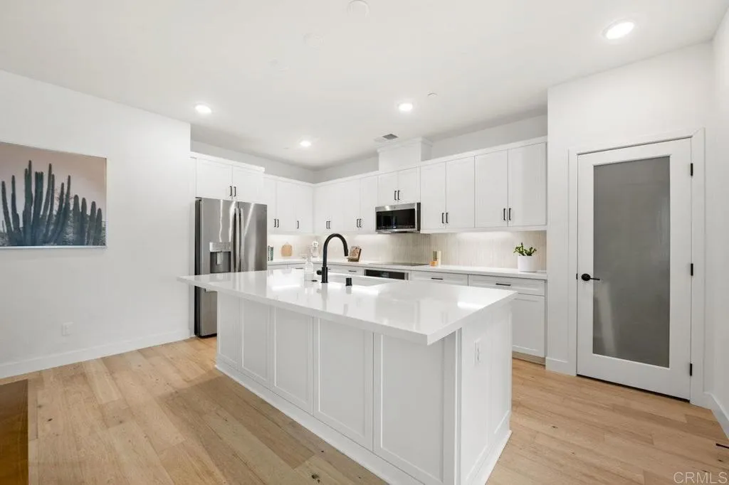 https://cdn.realtyfeed.com/cdn/127/306434823/79621e6bb3d51d67b8d6b4d8bb5986ef.webp