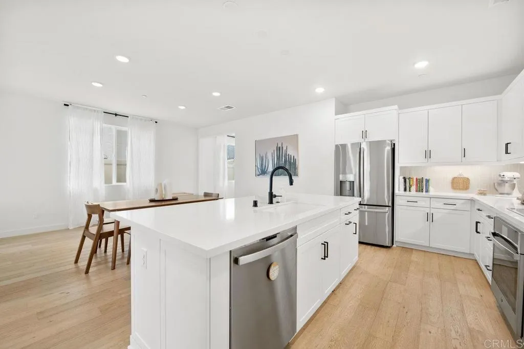 https://cdn.realtyfeed.com/cdn/127/306434823/7eaa6b4a9673c3f5873104a10bd7dbfd.webp