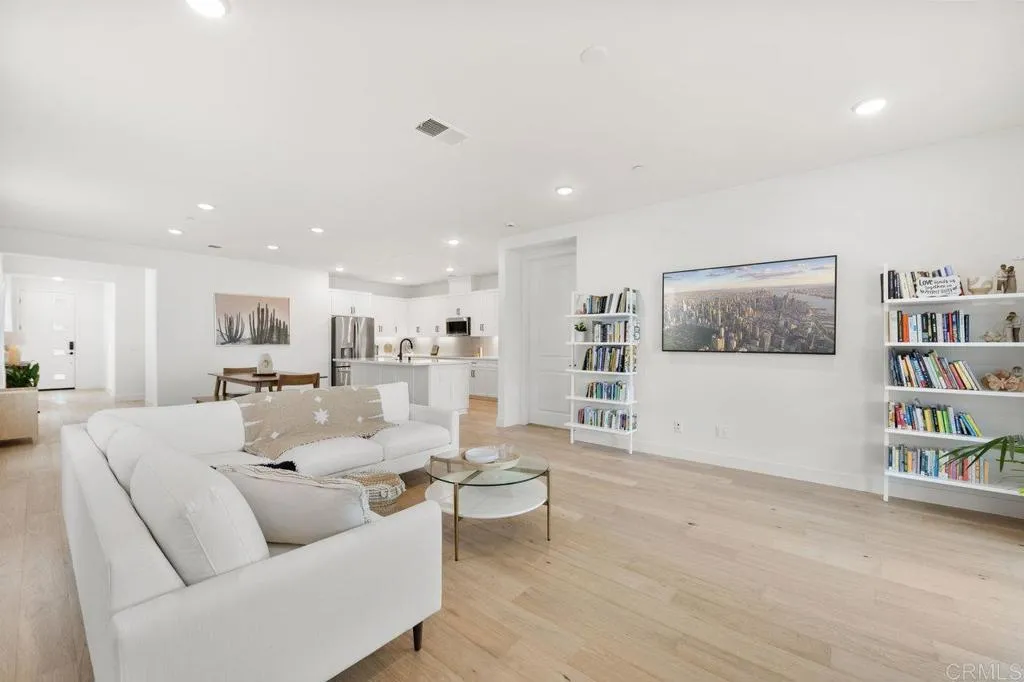 https://cdn.realtyfeed.com/cdn/127/306434823/89c969128f04bd45d8237eaf7c3b4c08.webp