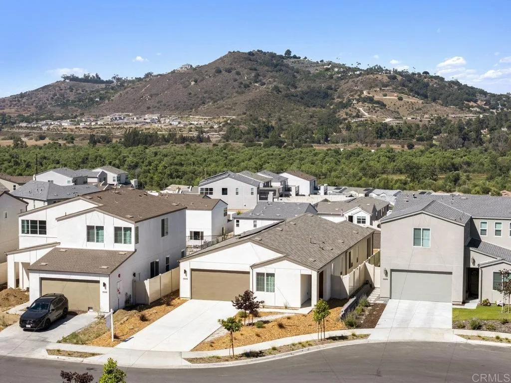 https://cdn.realtyfeed.com/cdn/127/306434823/8dd441c5b9e8e8bdd4def30bf8ab8fbe.webp