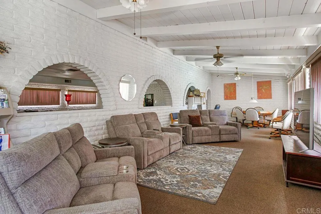 https://cdn.realtyfeed.com/cdn/127/306435223/971b51a5caca62a846d59158780fcabb.webp