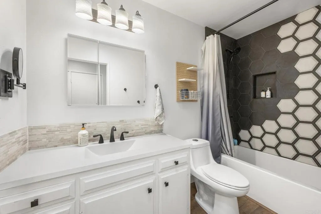https://cdn.realtyfeed.com/cdn/127/306435566/27955488db0a4497350be60f70997b48.webp