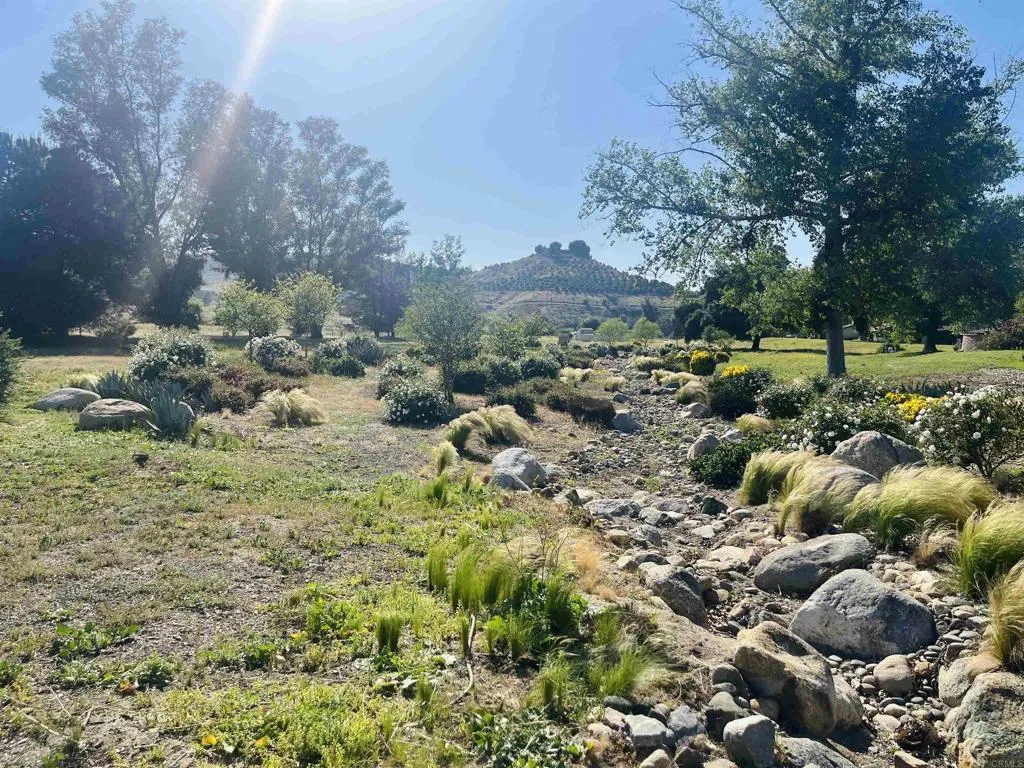 https://cdn.realtyfeed.com/cdn/127/306435566/91f37c1a5c874e042d1e1817d708a084.webp