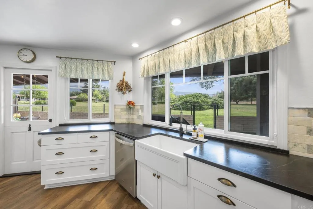 https://cdn.realtyfeed.com/cdn/127/306435566/f0c0d4dc574ac8bc27a8fc0115f18951.webp