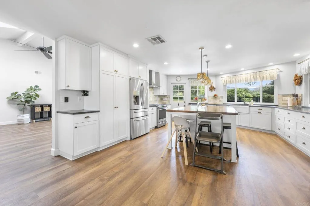 https://cdn.realtyfeed.com/cdn/127/306435566/f3985f774a0a1fbc32dedfc300eb489c.webp