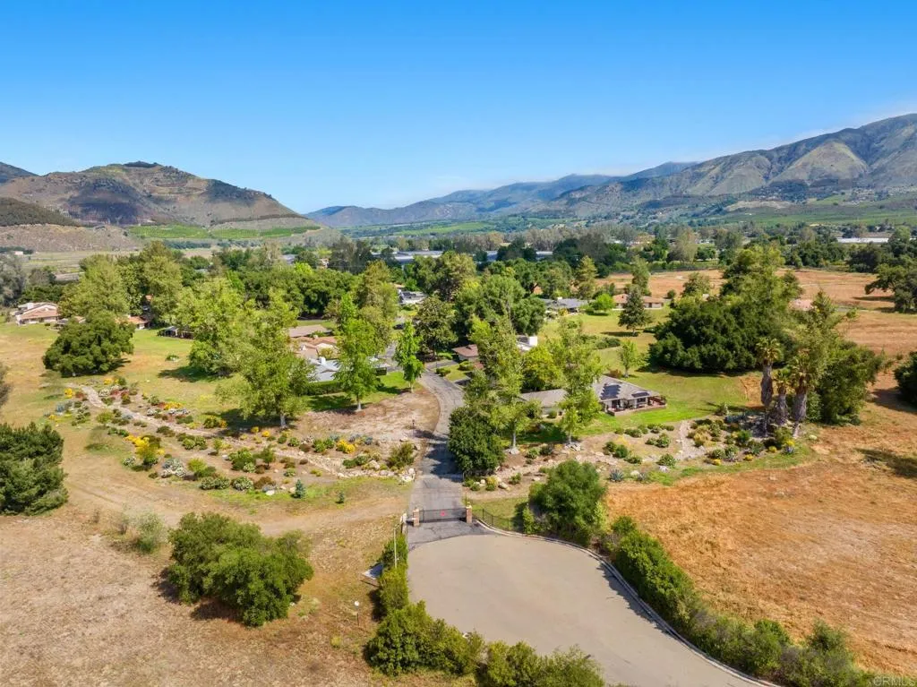 https://cdn.realtyfeed.com/cdn/127/306435566/f619c1a98a48c50e5581c535d553eab7.webp