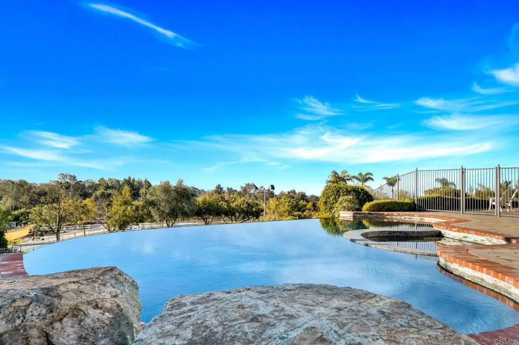 https://cdn.realtyfeed.com/cdn/127/306435774/004192933b538df5121864470a881f9d.webp