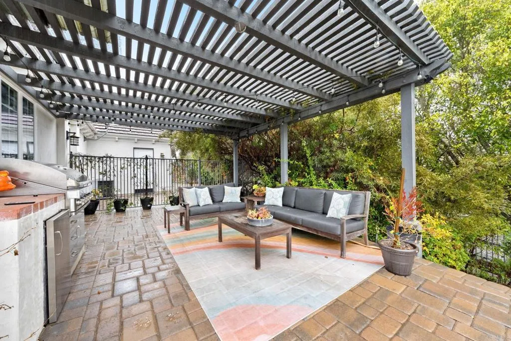 https://cdn.realtyfeed.com/cdn/127/306435774/009346bb6f835752c421968c8644ed41.webp