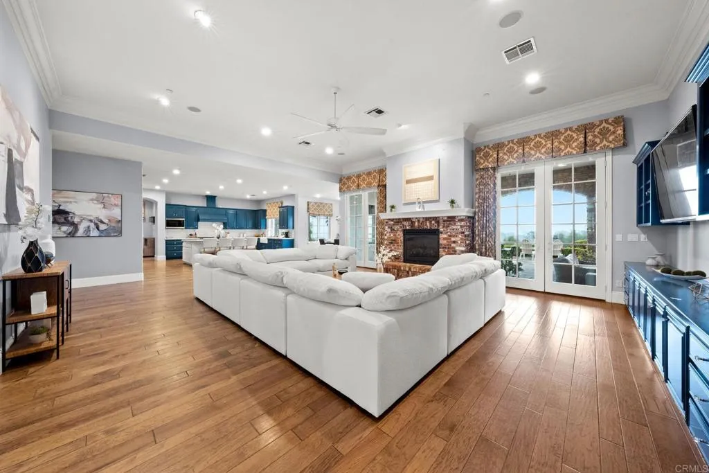 https://cdn.realtyfeed.com/cdn/127/306435774/306cf02073e0ef7558031534af1eb8ab.webp