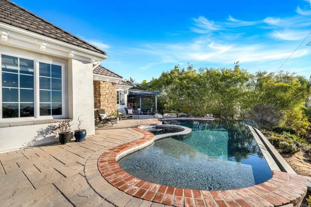 https://cdn.realtyfeed.com/cdn/127/306435774/51f0660bd1097e17bbe696671382ebeb.webp