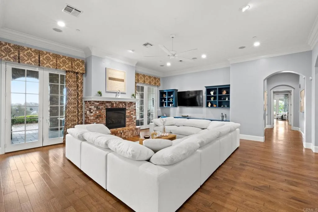 https://cdn.realtyfeed.com/cdn/127/306435774/5c068f3b8aebddbed8fc94a8f1e07a09.webp