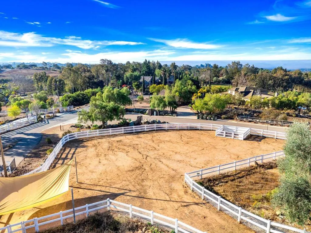 https://cdn.realtyfeed.com/cdn/127/306435774/664d972484b3a966194eff96ca5f1972.webp